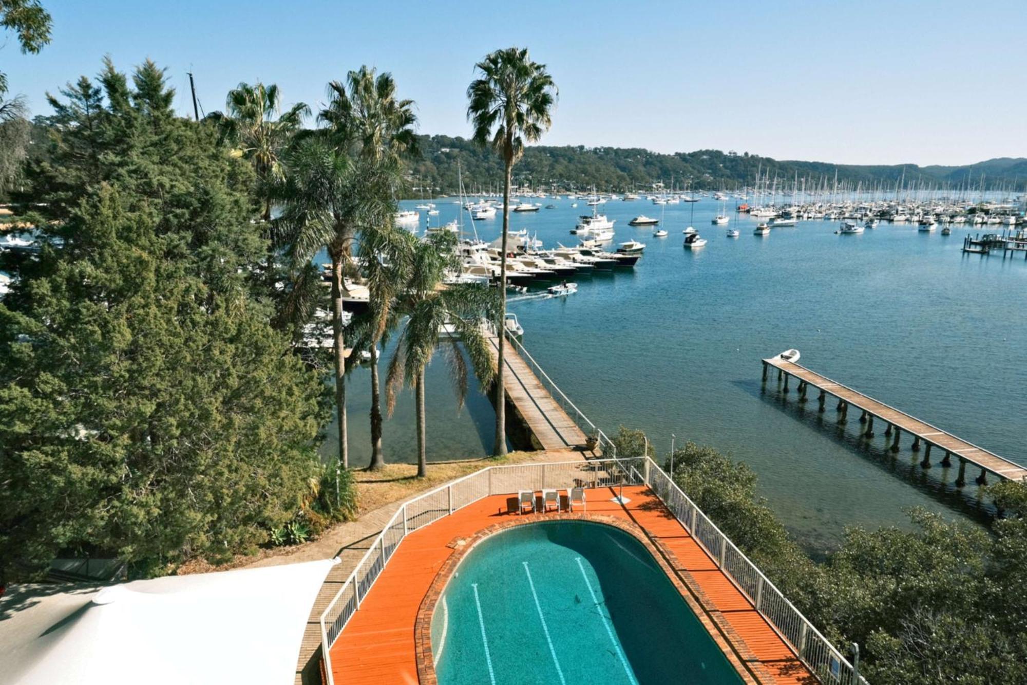 Mirage Hotel Newport Exterior photo
